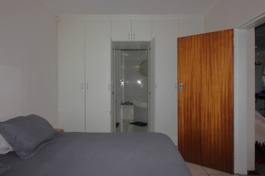 4 Bedroom Property for Sale in Paradise Beach Eastern Cape